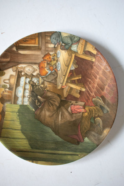 Wedgwood Bone China 'Wind in the Willows' Picture Plate 'Breakfast at Mr. Badger's'